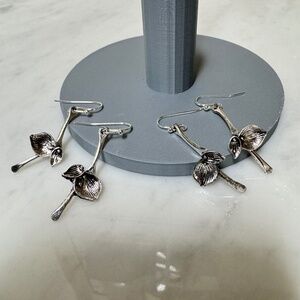 (NEW) Silver-Tone Metal Long Dangle Drop Leaf Motif Hook Earrings